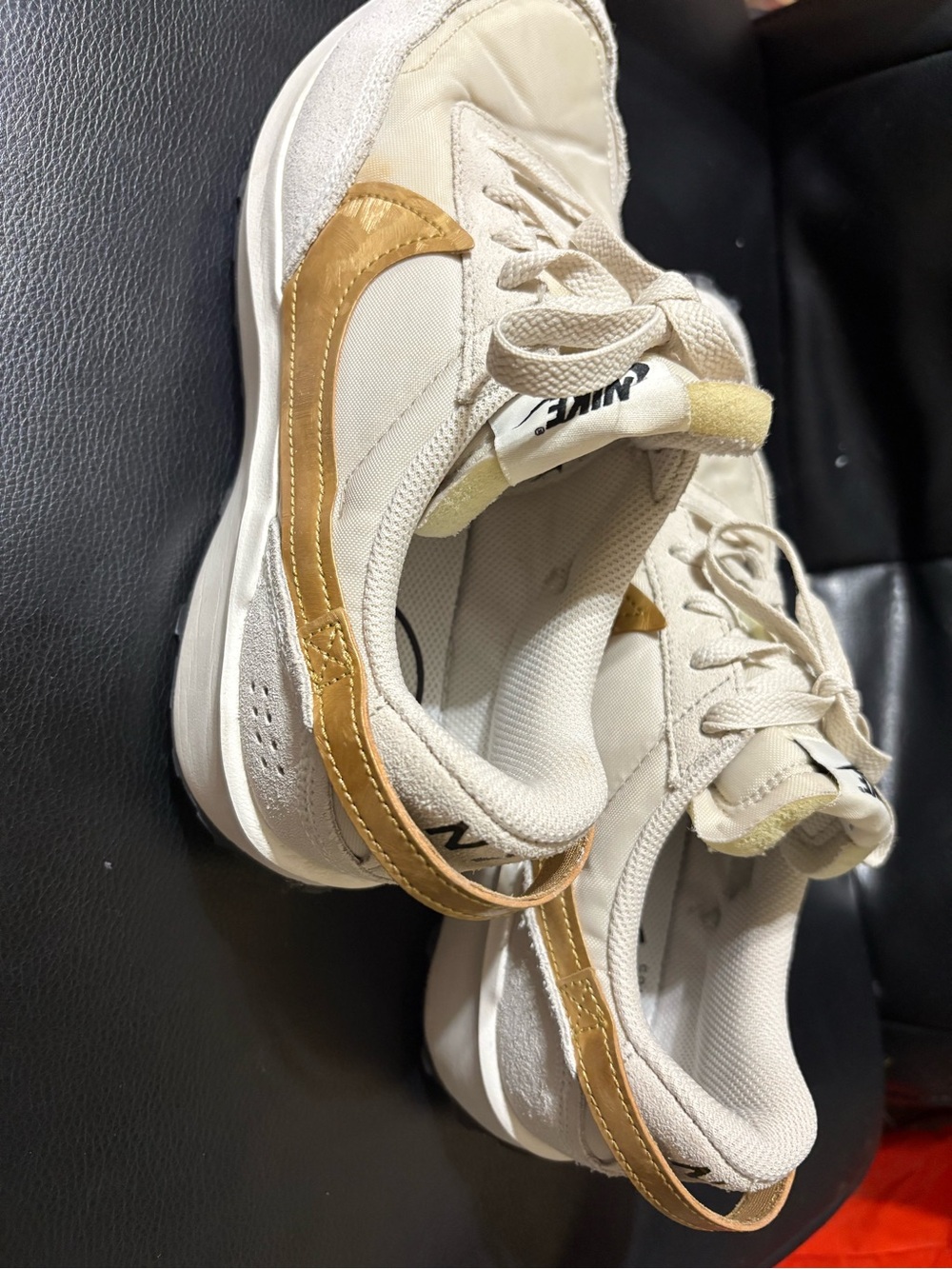 Nike 1972 Women's Cream Sneakers with Gold Swoosh size: 8